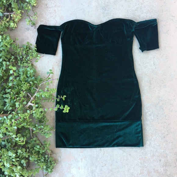 For Love And Lemons Dresses & Skirts - For Love and Lemons Caliente Velvet Dress